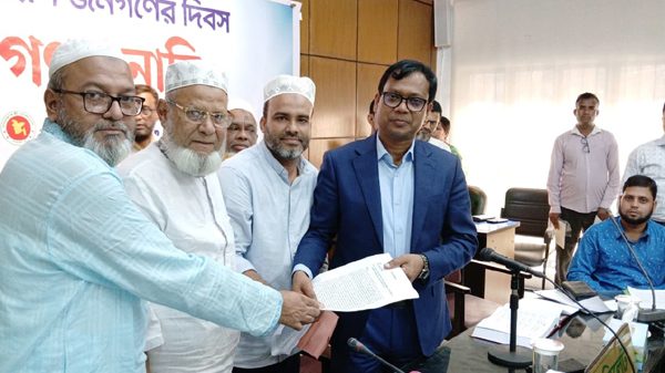 সিলেটের জিতু মিয়ার পয়েন্টের চতুরর্দিকের সড়কে স্পিড ব্রেকার ও শাহজালাল (রহ:) চত্বর নির্মাণের দাবীতে স্মারকলিপি