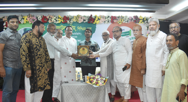 বাংলাদেশ দোকান মালিক সমিতি সিলেট জেলার উদ্যোগে পুলিশ কমিশনারকে সংবর্ধনা প্রদান