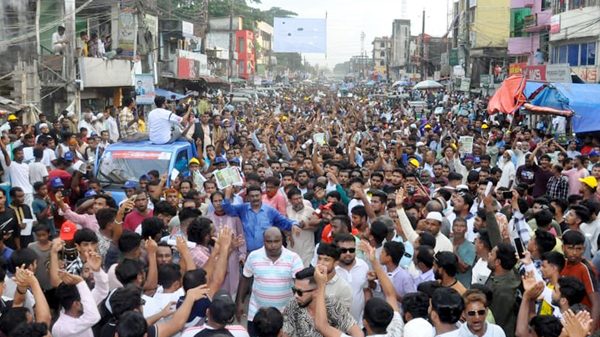 রাষ্ট্র কাঠামো মেরামতের ৩১ দফা বাস্তাবায়নের লক্ষ্যে লিফলেট বিতরণ
