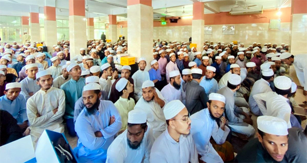 মাওলানা তজমমুল আলীর রুহের মাগফেরাত কামনা দরগাহ মাদ্রাসায় দোয়া মাহফিল