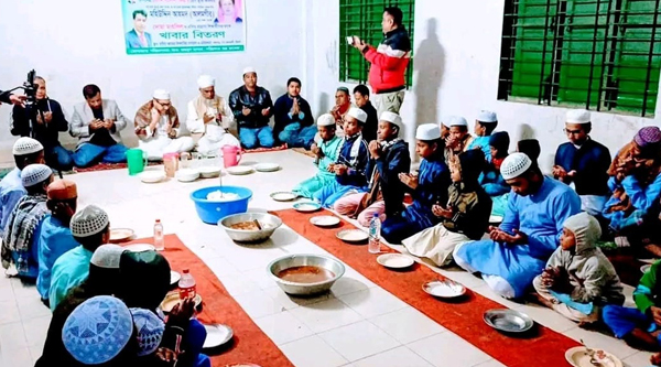 খালেদা জিয়ার সুস্থতা কামনায় বিএনপি নেতা মহিউদ্দিন আলমগীরের উদ্যোগে দোয়া মাহফিলে ও খাবার বিতরণ
